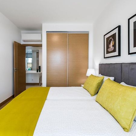 Coolhouses Lagos, 2 Bed Stylish City Flat, Rooftop Shared Pool, Clayheart Exteriör bild