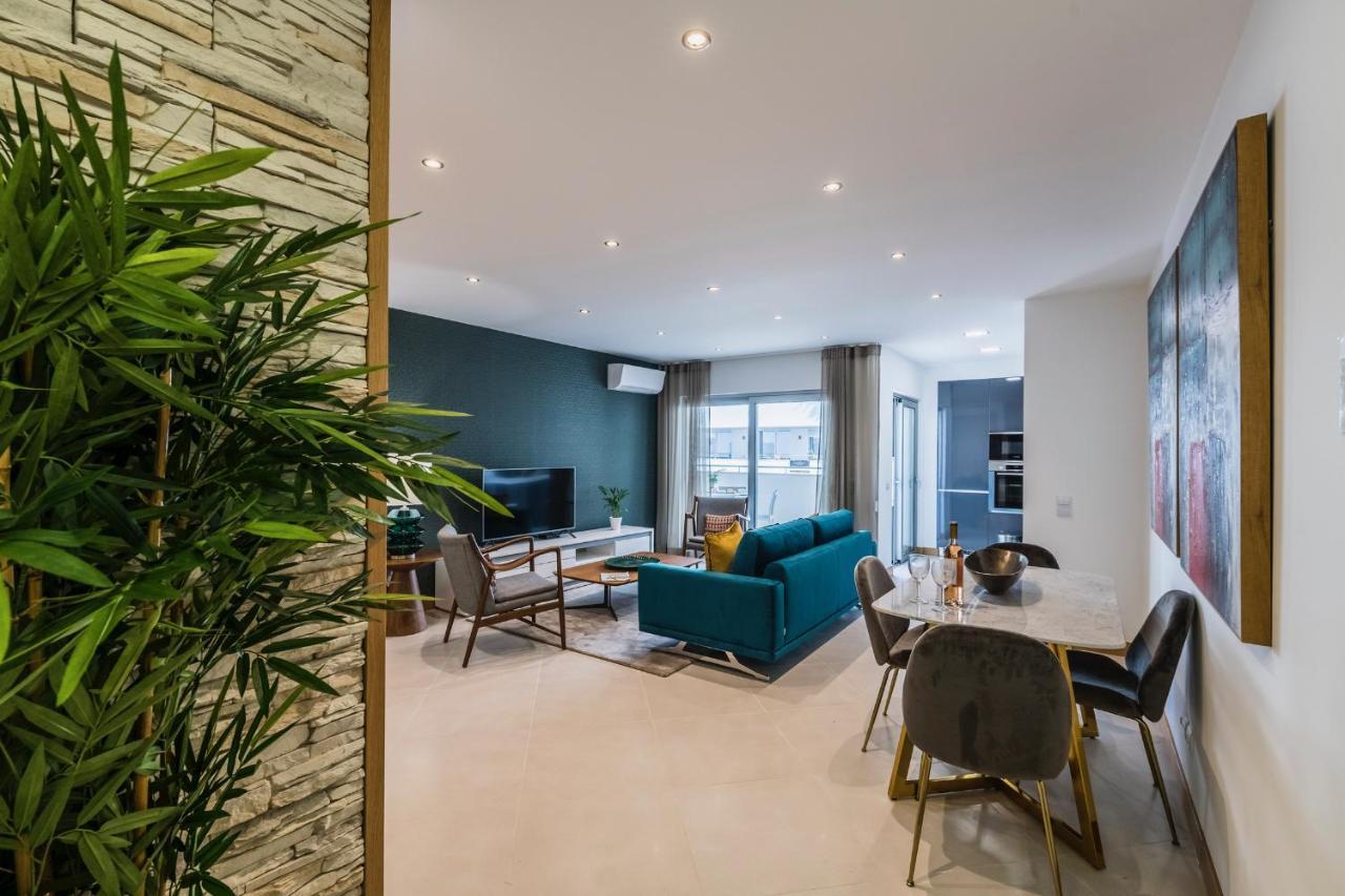 Coolhouses Lagos, 2 Bed Stylish City Flat, Rooftop Shared Pool, Clayheart Exteriör bild