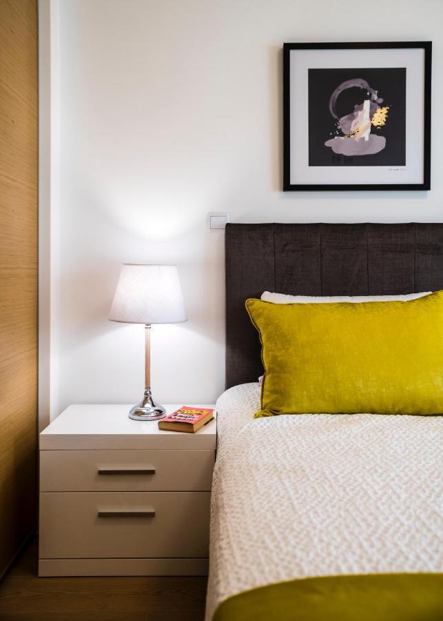 Coolhouses Lagos, 2 Bed Stylish City Flat, Rooftop Shared Pool, Clayheart Exteriör bild