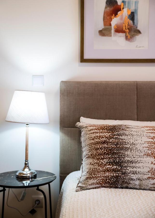 Coolhouses Lagos, 2 Bed Stylish City Flat, Rooftop Shared Pool, Clayheart Exteriör bild