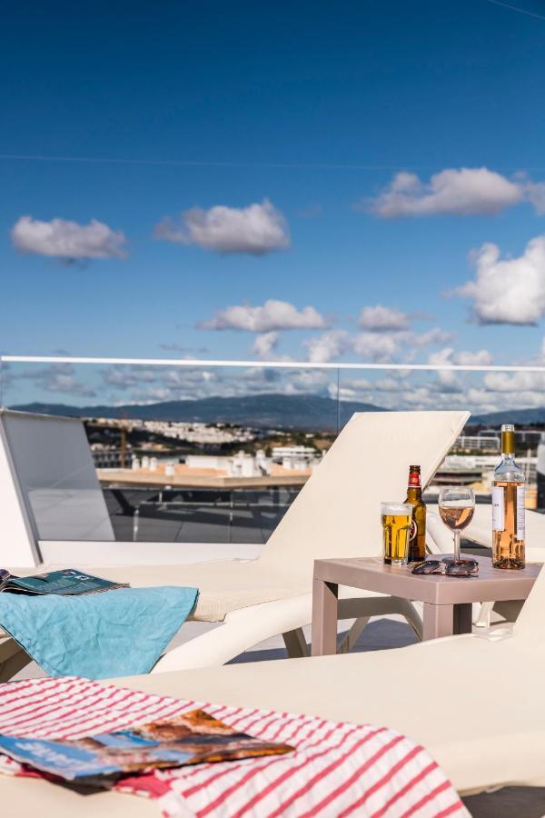 Coolhouses Lagos, 2 Bed Stylish City Flat, Rooftop Shared Pool, Clayheart Exteriör bild