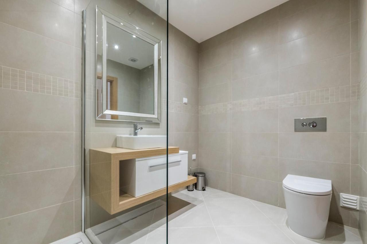 Coolhouses Lagos, 2 Bed Stylish City Flat, Rooftop Shared Pool, Clayheart Exteriör bild