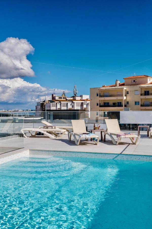 Coolhouses Lagos, 2 Bed Stylish City Flat, Rooftop Shared Pool, Clayheart Exteriör bild