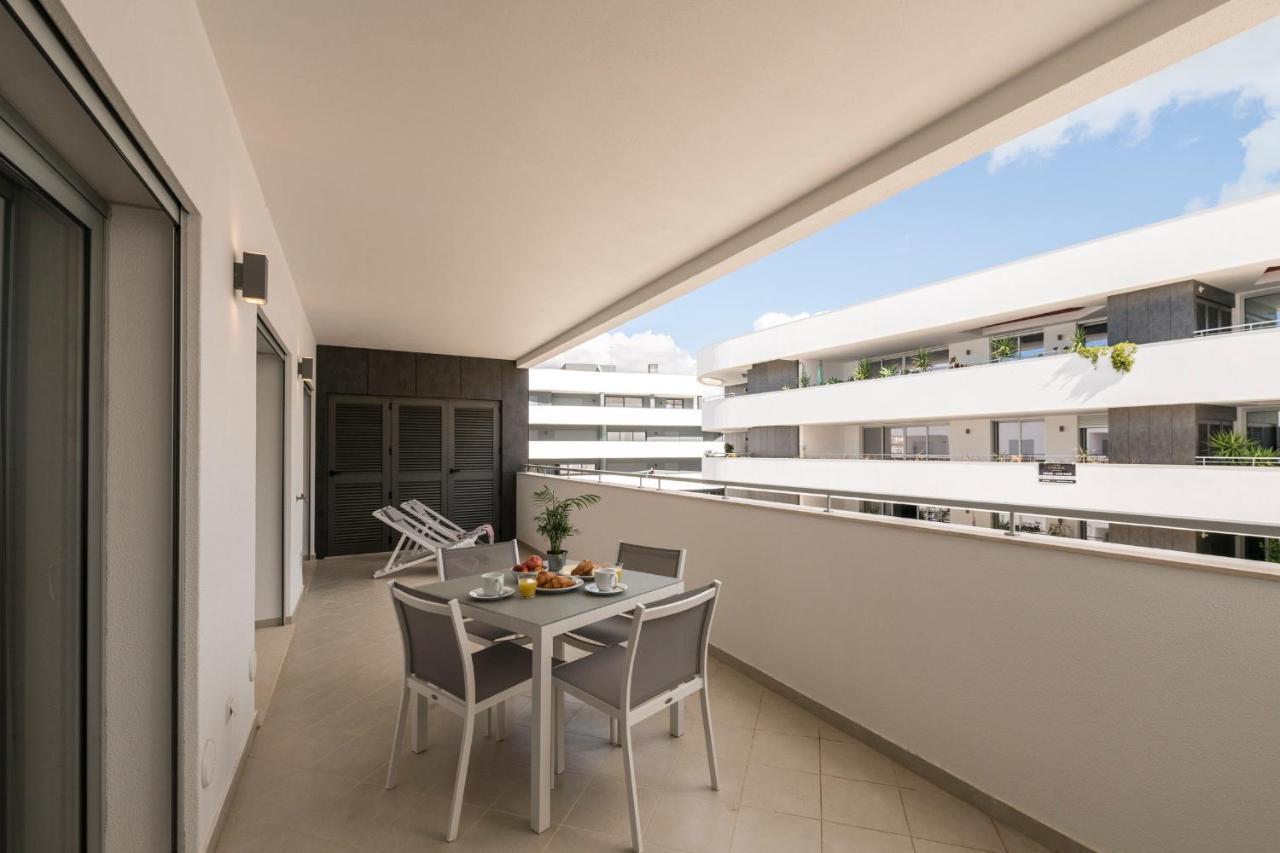 Coolhouses Lagos, 2 Bed Stylish City Flat, Rooftop Shared Pool, Clayheart Exteriör bild