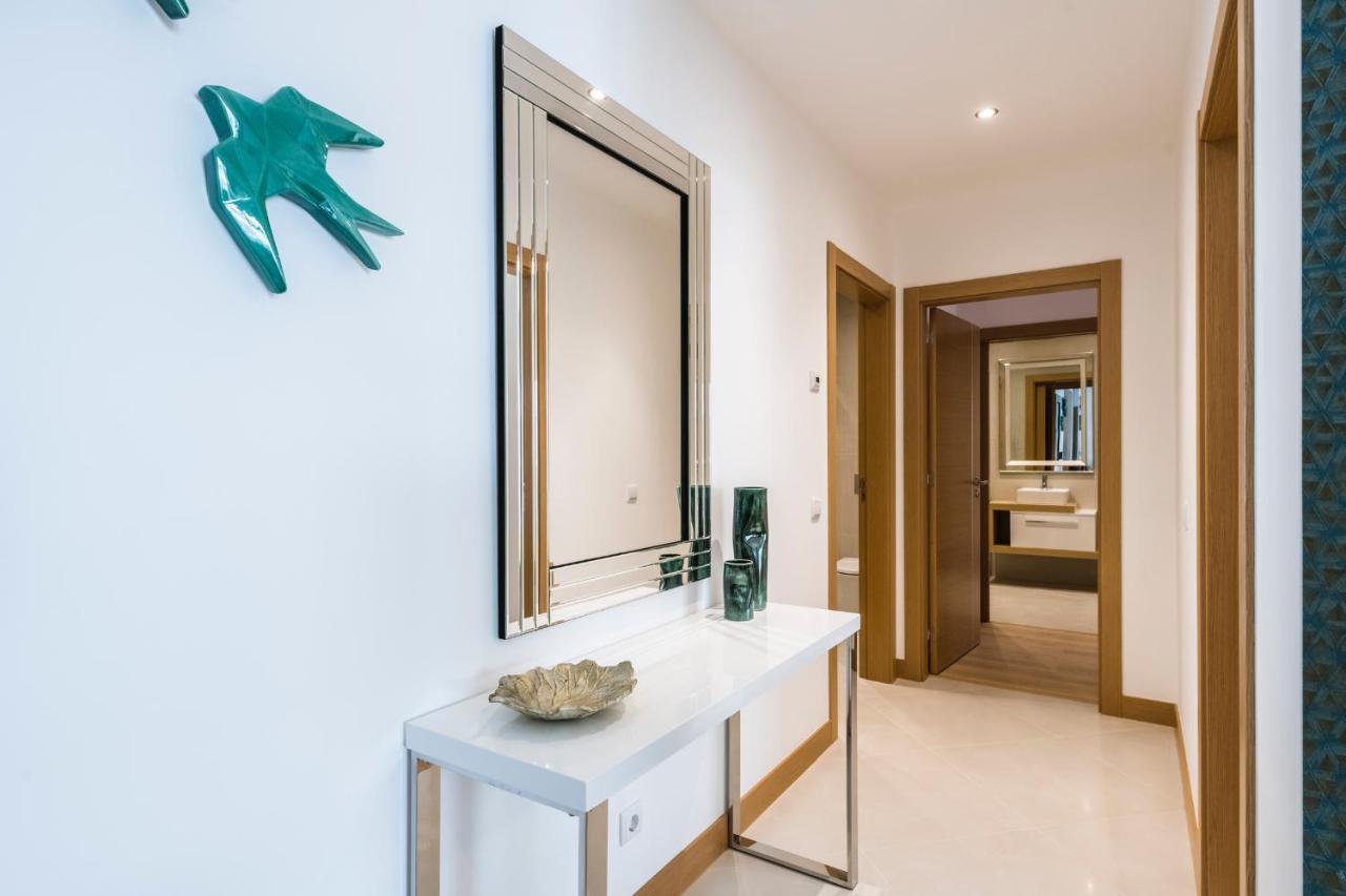 Coolhouses Lagos, 2 Bed Stylish City Flat, Rooftop Shared Pool, Clayheart Exteriör bild