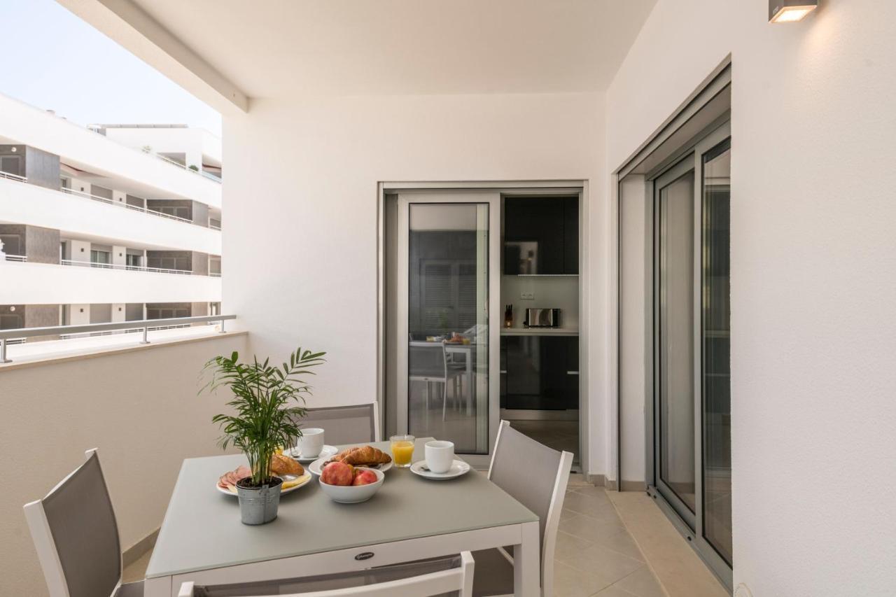 Coolhouses Lagos, 2 Bed Stylish City Flat, Rooftop Shared Pool, Clayheart Exteriör bild