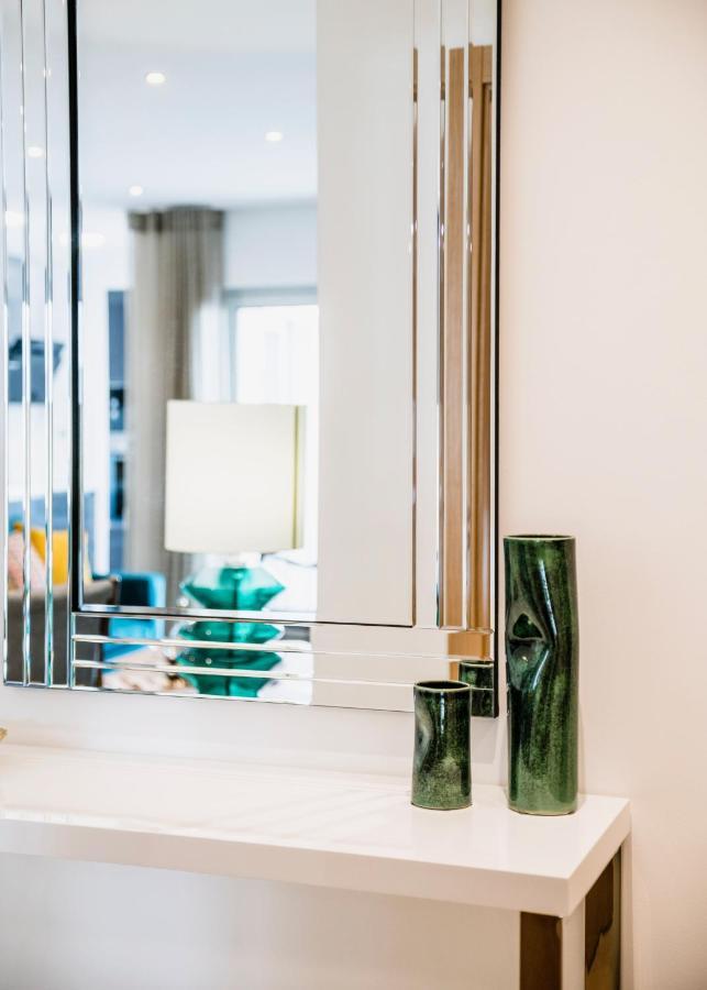 Coolhouses Lagos, 2 Bed Stylish City Flat, Rooftop Shared Pool, Clayheart Exteriör bild
